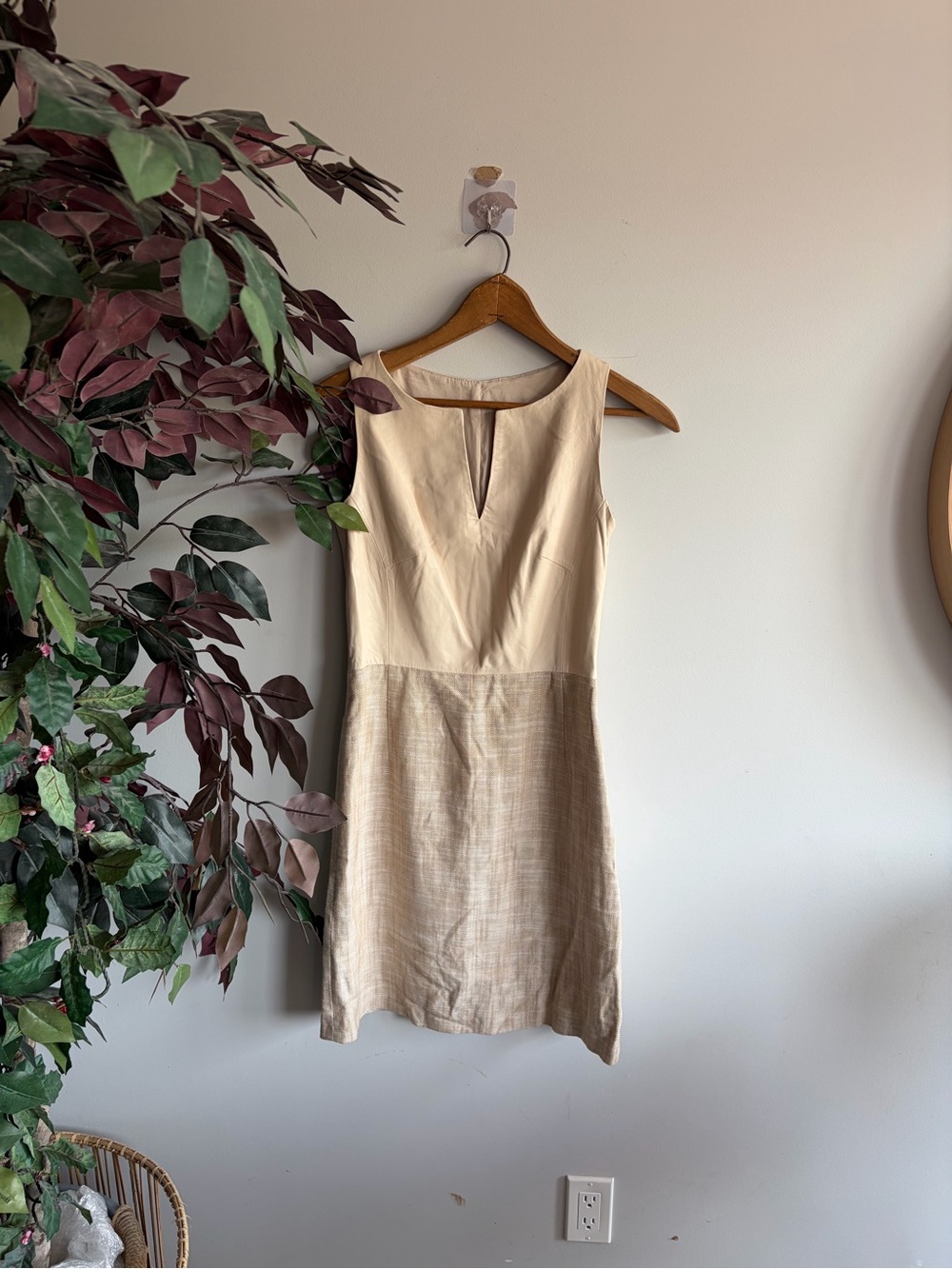 Danier linen blend Ivory Sleeveless Notch-Neck Mini Dress